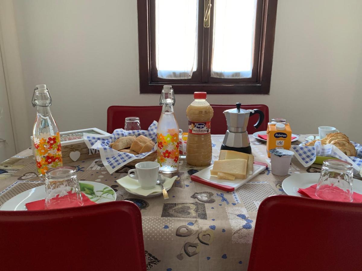 La Corte Di Santa Croce 博萨 外观 照片